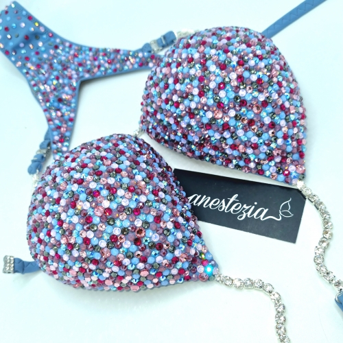 Frozen Berries Stock -  Sujetador C ( Triángulo con copa), Braguita Xs ( V frontal, corte trasero estilo Xpro).